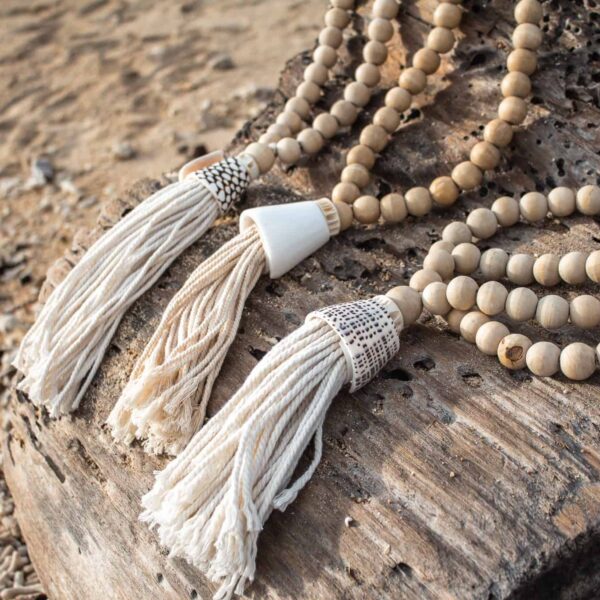 dekorativer anhaenger mit muschel