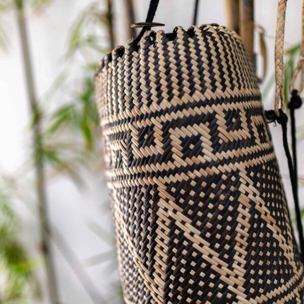 plecak z rattanu borneo ze sznurkami