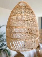lampa rattanowa wiszaca z bali
