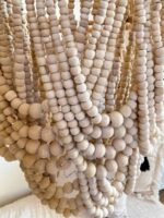 zyrandol drewniane koraliki naturalny