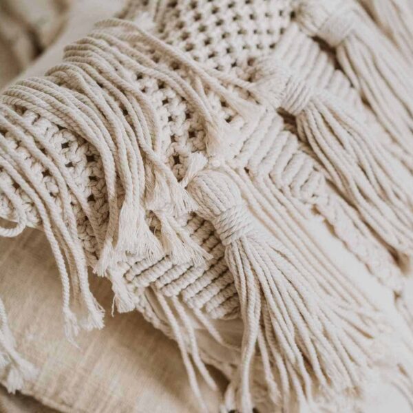 poszewka fredzle makrama boho