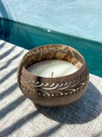 kerze in kokosnuss schale von bali