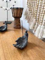 raeucherstaebchenhalter hand buddha grafit 23