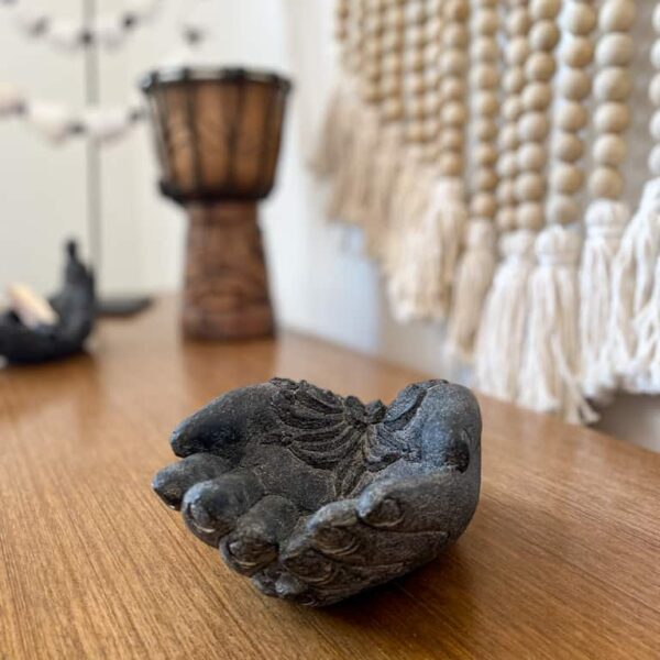 raeucherstaebchenhalter hand buddha grafit 7