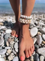 bransoletka na noge muszelki biala