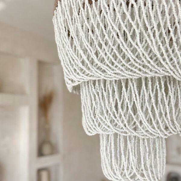 holzperlen kronleuchter weiss indah 3