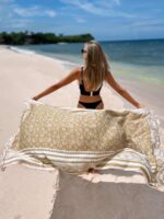 chusta plazowa modna z fredzlami 1 1.jpg