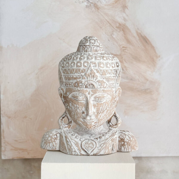 rzezba glowa buddy biala 1.jpg