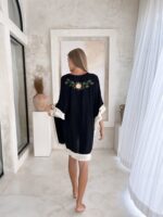 narzutka z haftem czarna z fredzlami 4.jpg