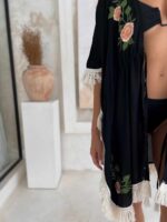 narzutka z haftem czarna z fredzlami 5.jpg