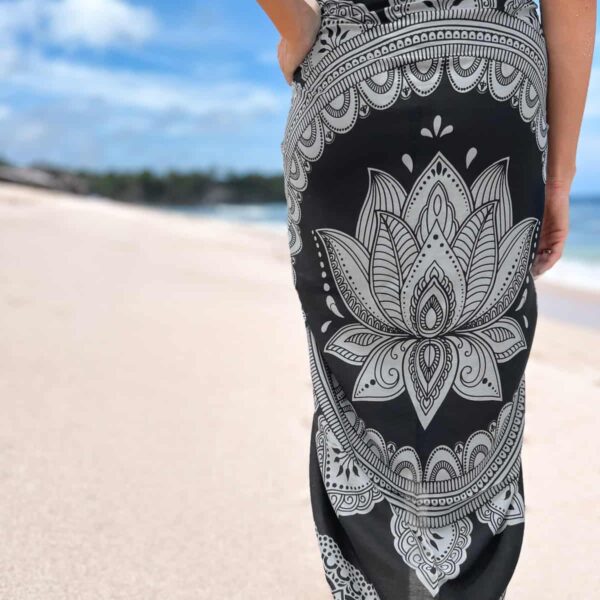 pareo plazowe chusta czarno biale 2 1.jpg