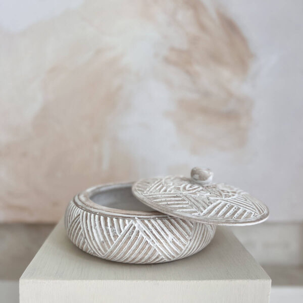 misa rzezbiona biala 2.jpg