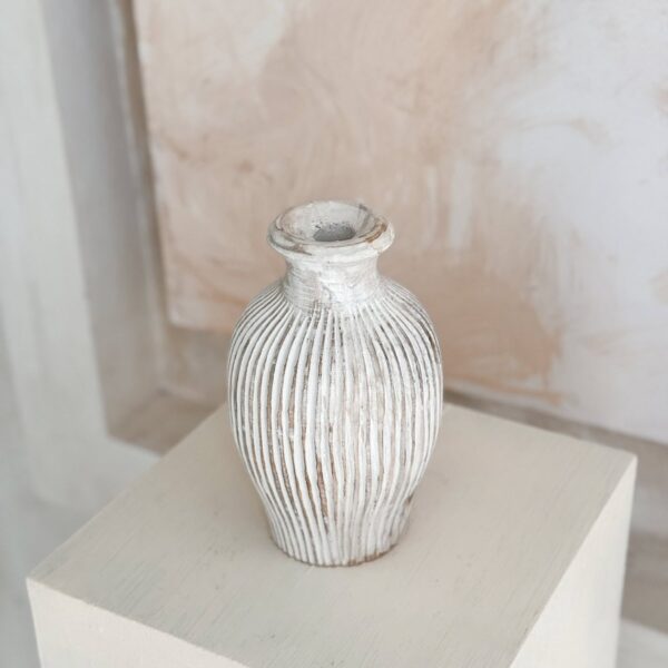 wazon dekoracyjny rzezbiony z drewna 1.jpg