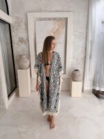 narzutka plazowa boho z fredzlami 7.jpg