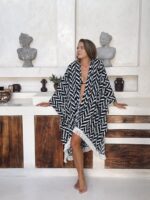 narzutka plazowa boho z fredzlami 4.jpg