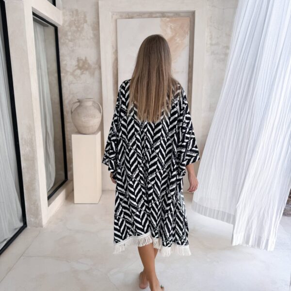 narzutka plazowa boho z fredzlami 1.jpg