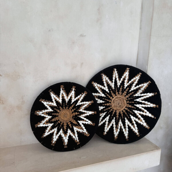 czarna dekoracja scienna okrag 1.jpg